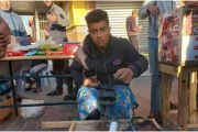 رتق الأحذية البالية مهنة أنعشتها الحرب في غزة 