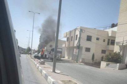 حرق مركبة نفايات في بلدية الخليل