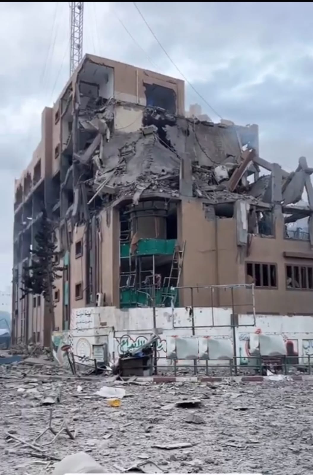 أحد مباني الجامعة الإسلامية بغزة بعد تدميره