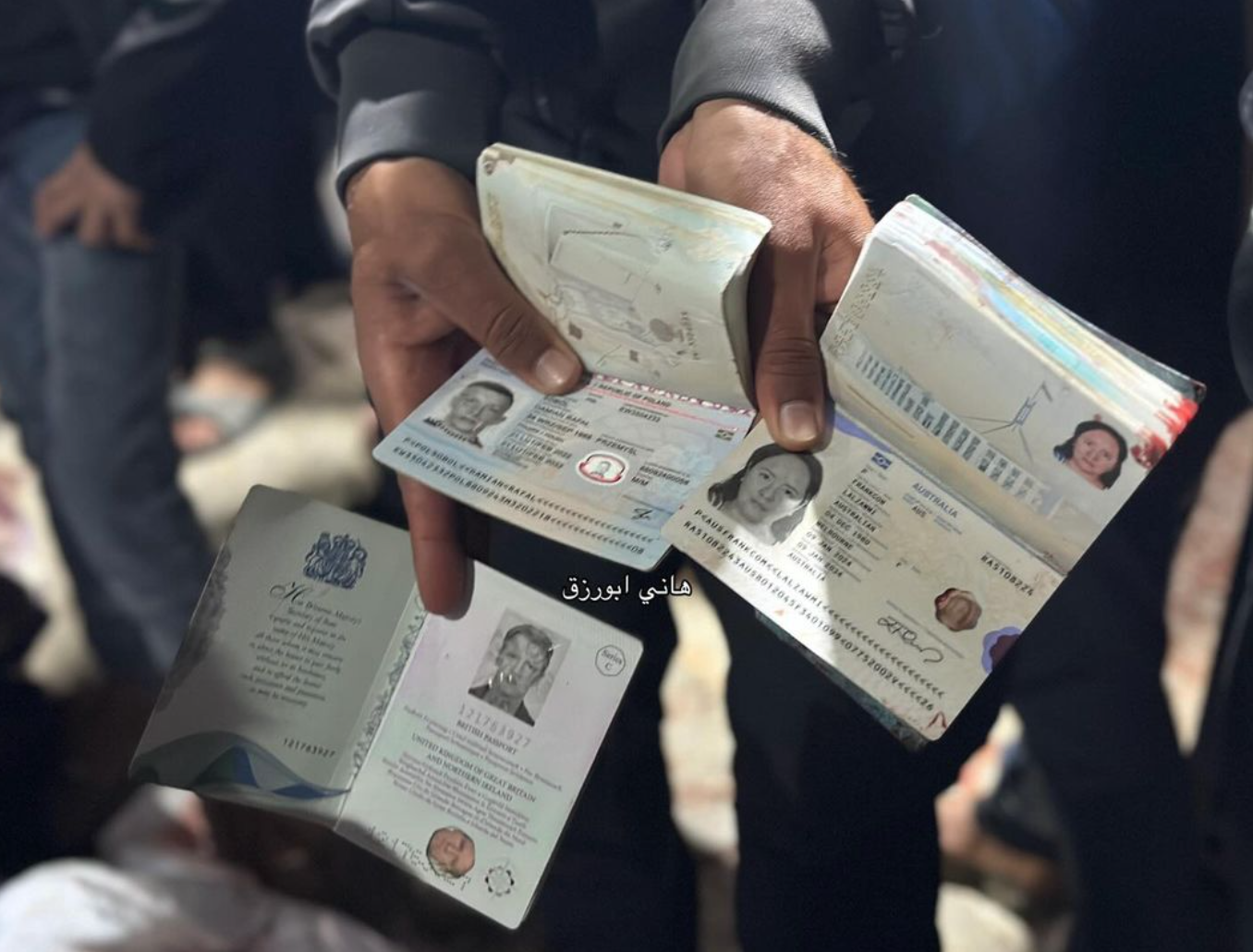 جوازات سفر موظفي الإغاثة الذين قتلتهم إسرائيل في غزة