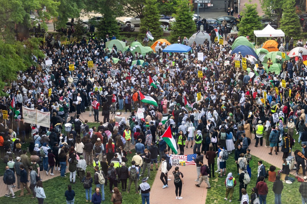 طلبة الجامعات الأميركية يتظاهرون من أجل فلسطين