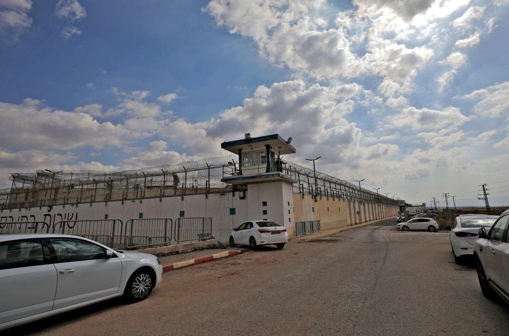 سجن جلبوع الذي يوصف بأنه الأكثر تحصينًا لدى الاحتلال