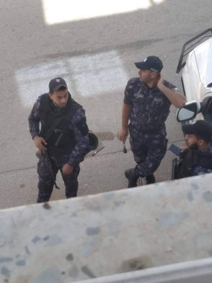 انتشار عناصر الشرطة في القرية البدوية، ظهر الخميس