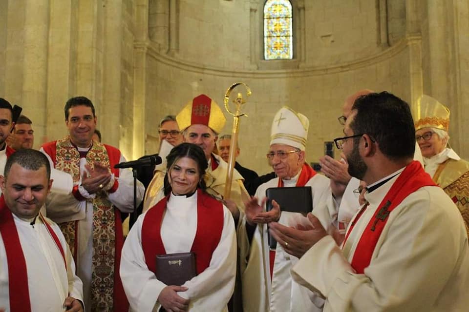 سالي عازر أول قسيسة فلسطينية في الكنيسة اللوثرية
