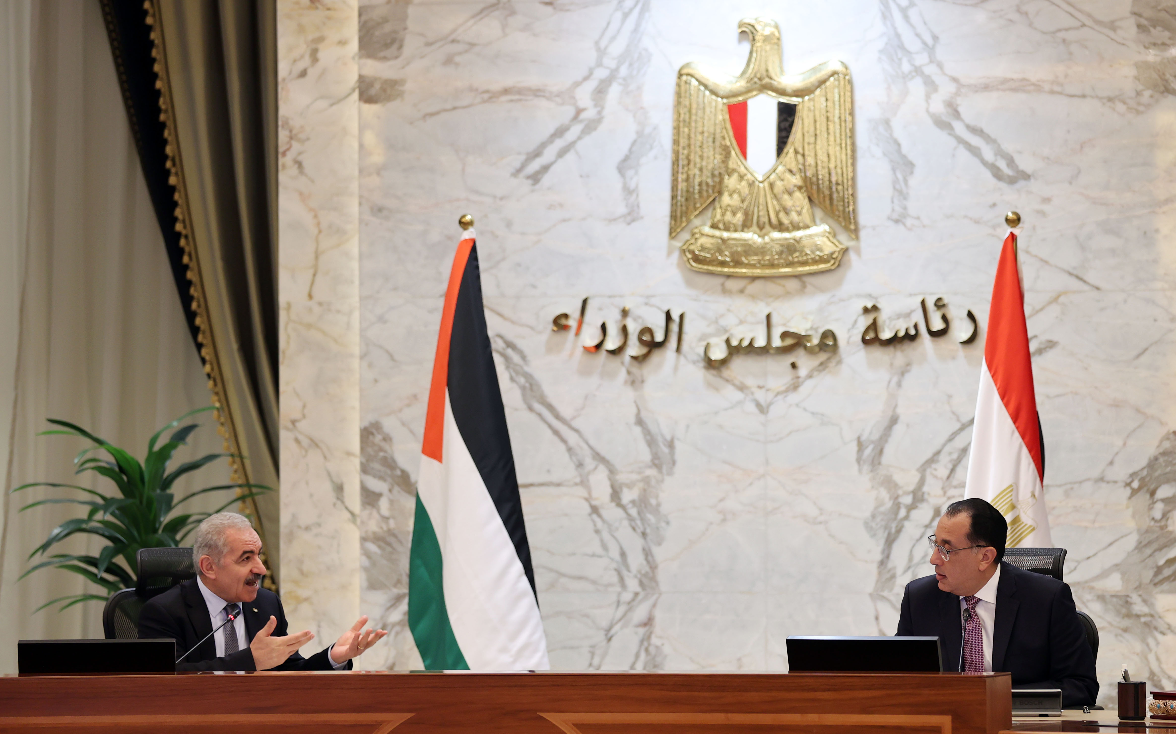 لقاء موسّع بين حكومتي فلسطين ومصر في العاصمة الإدارية، شهد توقيع بروتوكولات لتعزيز العلاقات الثنائية