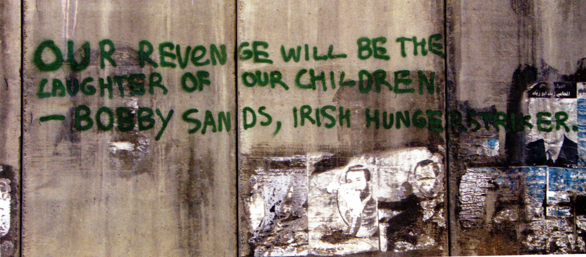 "انتقامنا سيكون ضحكات أطفالنا"، اقتباس من المناضل الأيرلندي بوبي ساندز مكتوب على جدار الفصل العنصري.