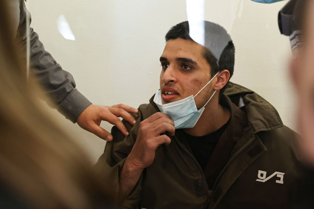 أحمد مناصر داخل قاعة المحكمة الإسرائيلية في بئر السبع - شباط 2022 
