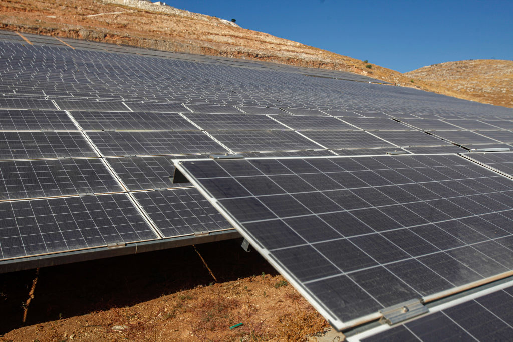ألواح طاقة شمسية في غور الأردن - Nasser Ishtayeh/ Getty Images