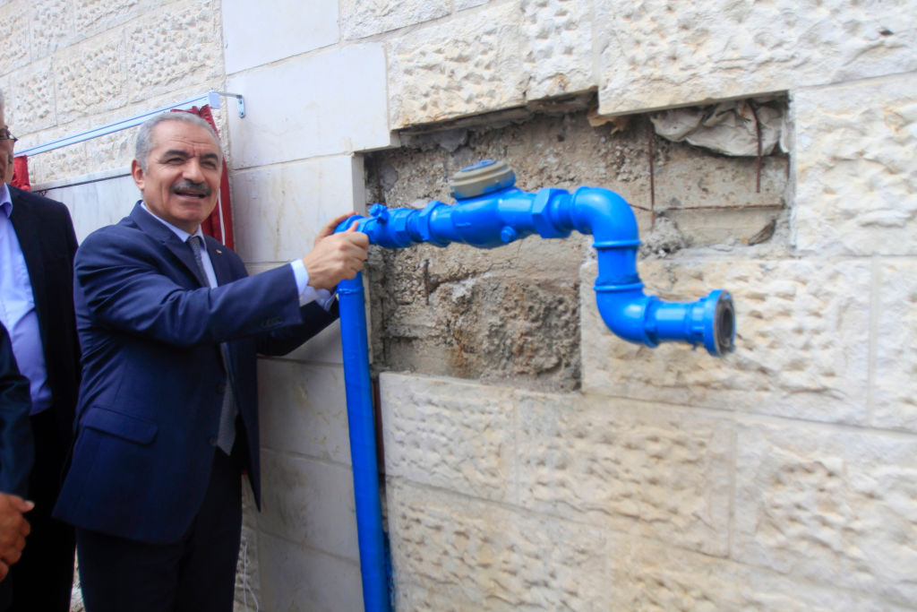 التعرفة الجديدة لأسعار المياه تأتي تنفيذًا لقرار سابق لمجلس الوزراء الفلسطيني - Nasser Ishtayeh/ Getty Images