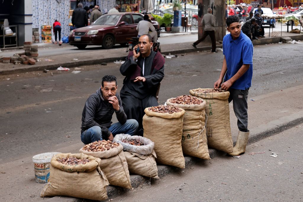 تعاني مصر من أزمة اقتصادية، وتنذر الحرب بجعلها أسوأ.
