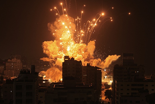 فايننشال تايمز: القنابل الإسرائيلية تُمطر على غزة