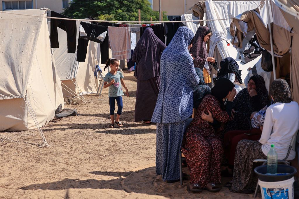 مخيم للنازجين من غزة في خانيونس