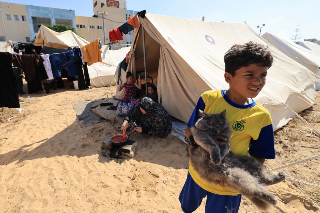 مخيم للنازحين من غزة في خانيونس