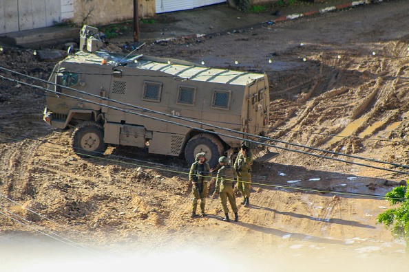 قوة إسرائيلية في مخيم جنين | تصوير ناصر اشتيه