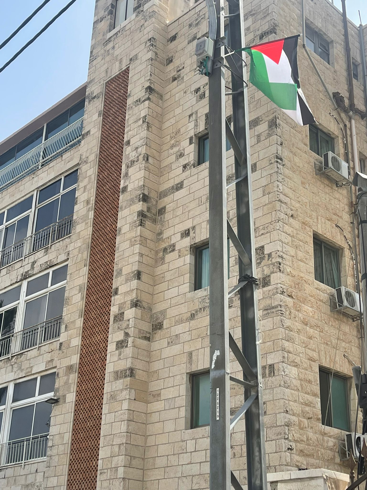  رفع أعلام فلسطين في حي رأس العامود بالقدس
