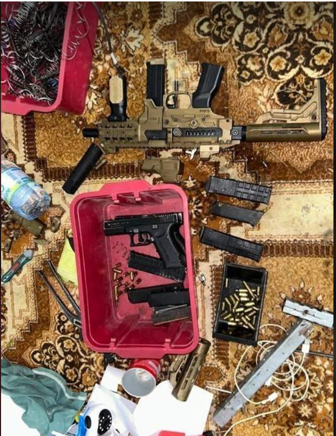 مصادرة أسلحة ومخرطة رقمية في بيت عوا
