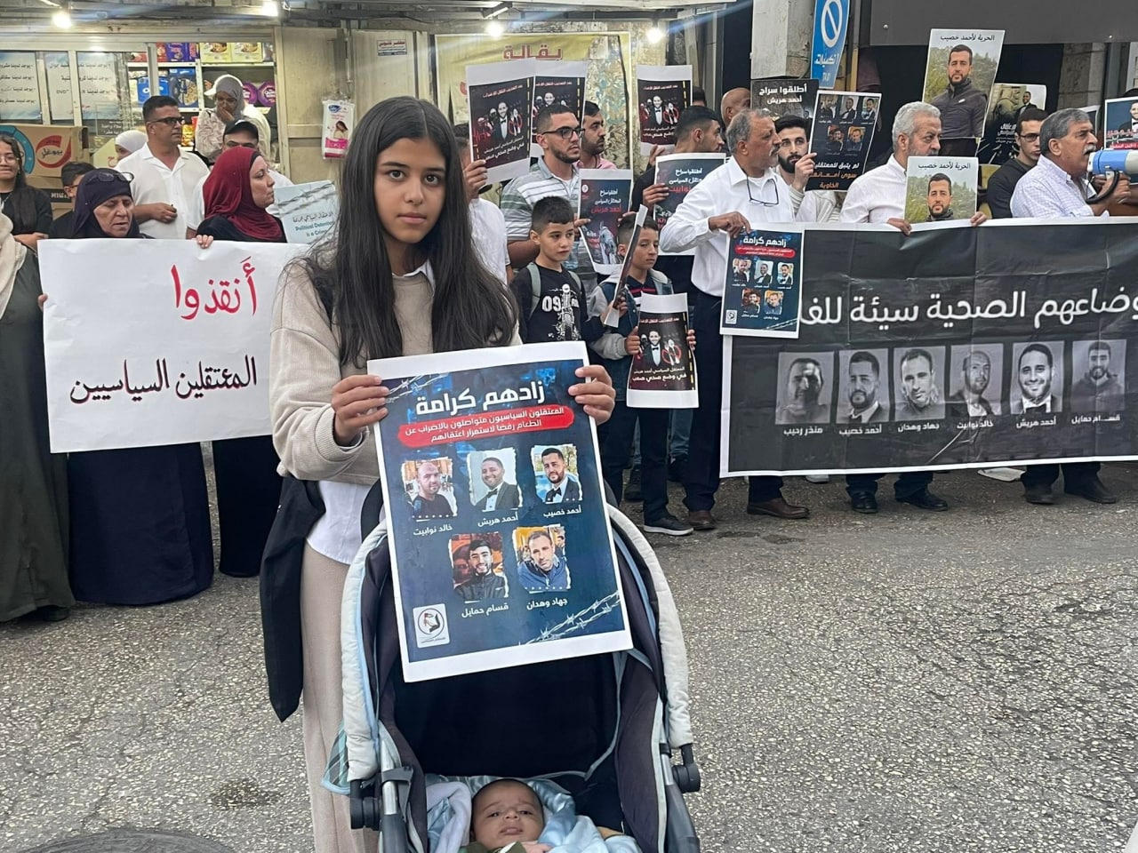 اعتصام في رام الله للمطالبة بإنقاذ حياة 5 معتقلين لدى الأمن