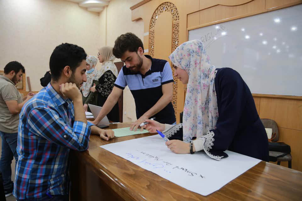 ثلاثة غزّيين يفوزون بأفضل مشروع تخرّج عربي   