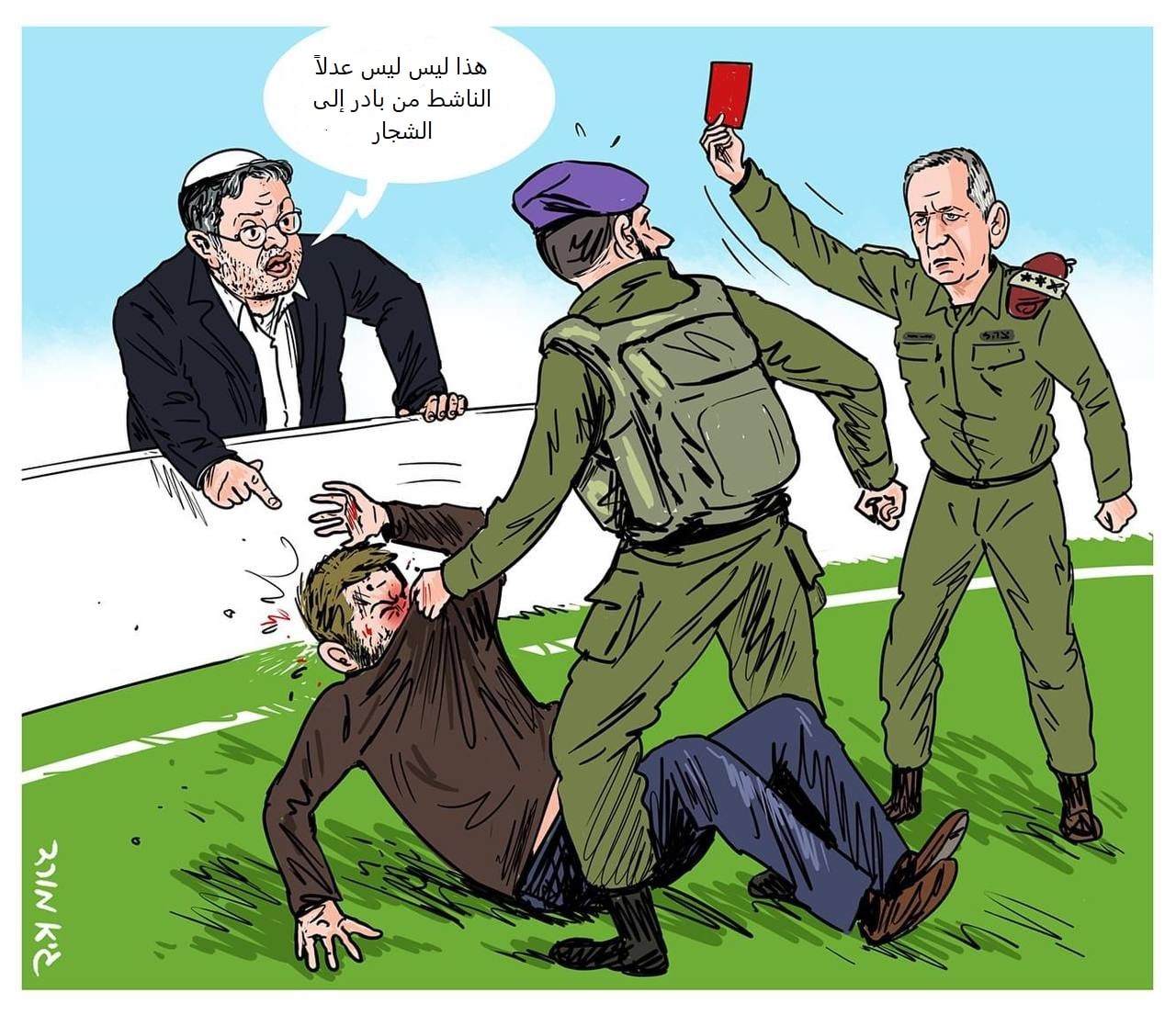 كاريكاتير "يديعوت" يسخر من ردة فعل أفيف كوخافي على تنكيل أحد جنوده بناشط يساري إسرائيلي في الخليل، بينما يظهر ايتمار بن غفير محرضًا
