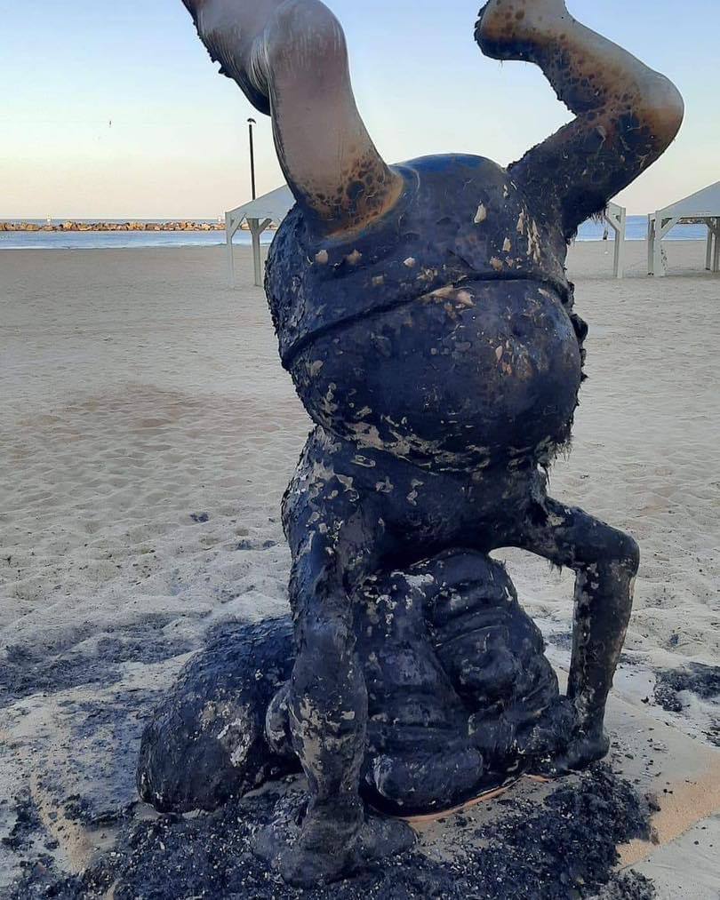 تمثال ديفيد بن غوريون بعد تعرضه للحرق فجر اليوم