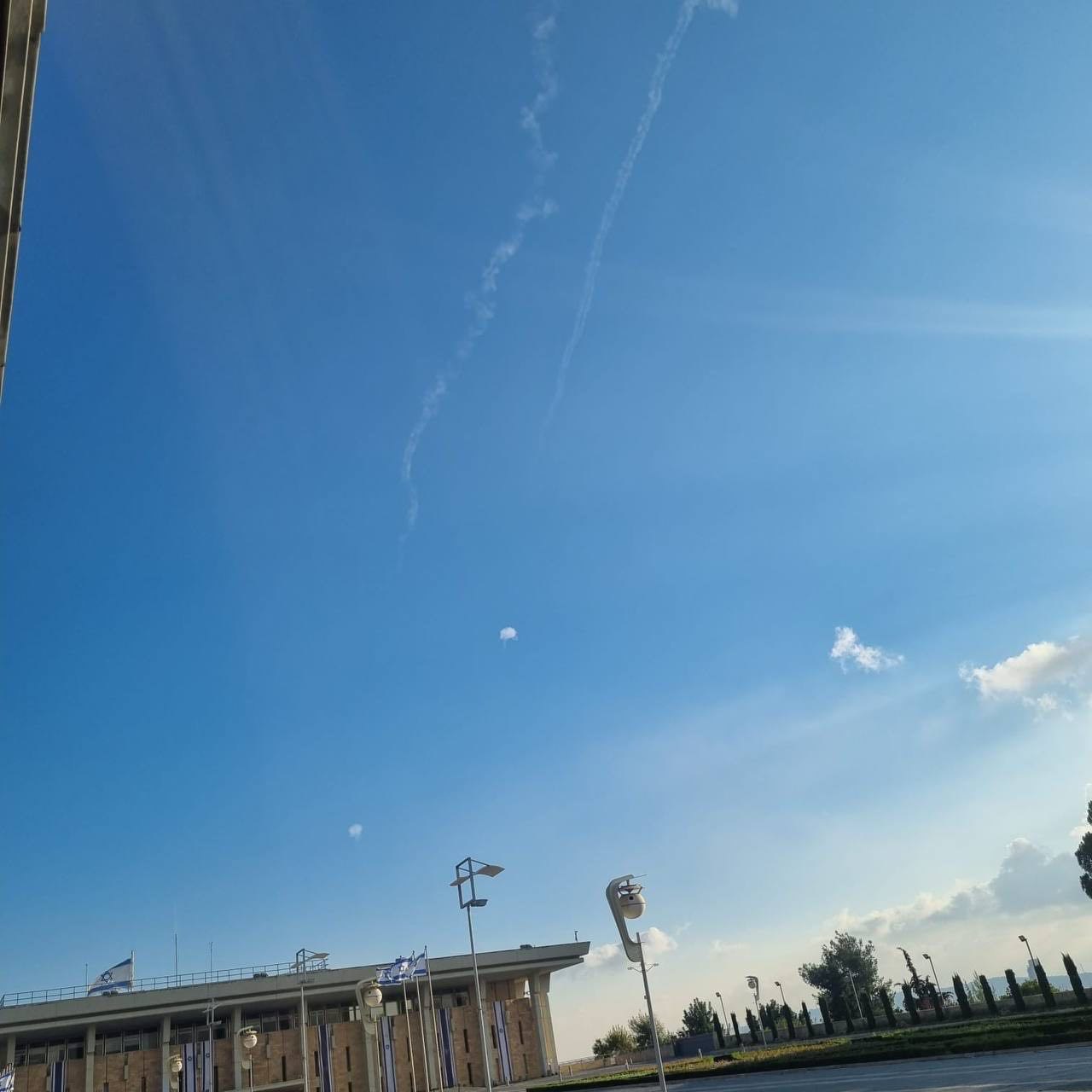 القبة الحديدية تعترض صاروخًا من غزة فوق مبنى الكنيست