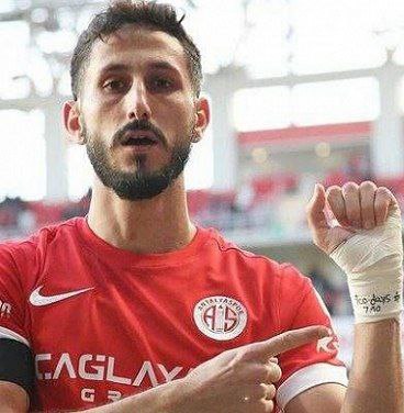 السلطات التركية أفرجت عن لاعب كرة القدم الإسرائيلي سغيف يحزكيل، وسيغادر تركيا