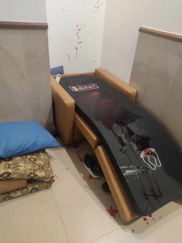  آثار دماء الشبان الذين اغتالتهم قوات الاحتلال الخاصة داخل مستشفى ابن سينا بجنين.