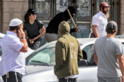 مستوطنون ينفذون اعتداءات على الفلسطينيين في حوارة جنوب نابلس (OREN ZIV/ Getty Images)