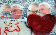 صور دعائية للرئيس عباس أثناء خوضه انتخابات الرئاسة 2005 - (Lior Mizrahi/Getty)