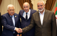 الرئيس الجزائري مع إسماعيل هنية ومحمود عباس