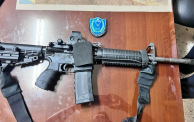 قطعة سلاح صادرتها الشرطة الفلسطينية خلال الاحتفالات في نتائج الثانوية العامة (الناطق باسم الشرطة الفلسطينية)