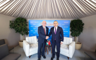 وزير الخارجية الفلسطيني رياض المالكي، يلتقي نظيره التركي مولود تشاووش أوغلو، في مدينة فاس المغربية