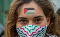 متظاهرة مؤيدة لفلسطيني في تشيلي - MARTIN BERNETTI/A Getty
