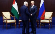 لقاء سابق بين الرئيس محمود عباس ونظيره الروسي فلاديمير بوتين - VYACHESLAV PROKOFYEV/ Getty Images