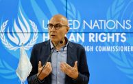 .تصويرمفوض الأمم المتحدة السامي لحقوق الإنسان فولكر تورك يتحدث خلال مؤتمر صحفي في القاهرة في 8 نوفمبر 2023