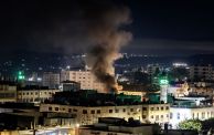 تصاعد الدخان من منزل في جنين بعد قصفه من طيران الاحتلال خلال اقتحام في منتصف نوفمبر 