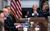اجتماع في البيت الأبيض ما بين الرئيس الأمريكي جو بايدن ووزير الخارجية أنتوني بلير، ومسؤولين آخرين. 21 نوفمبر 2023. GETTY Images