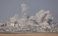 هآرتس: الجنود في غزة يحرقون منازل المدنيين بهدف الانتقام وبدون إذن قضائي