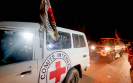غضبٌ على تقاعس الصليب الأحمر تجاه الأسرى ومطالبات بمقاطعته
