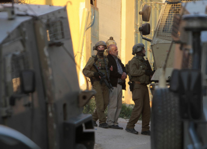 اعتقلت قوات الاحتلال الإسرائيلي فجر اليوم الأحد 5 فلسطينيين في أنحاء متفرقة من الضفة الغربية (gettyimages)