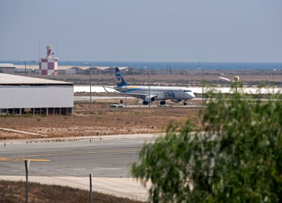 الرحلة الأولى لفلسطينيين من مطار رامون إلى قبرص - Getty 