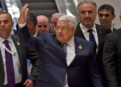 الرئيس الفلسطيني محمود عباس في القمة العربية في الجزائر قمة لم الشمل