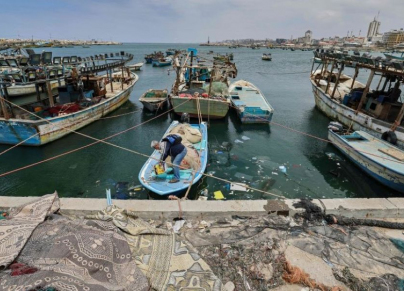 صيانة قوارب صيد في غزة