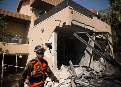 منزل إسرائيلي في عسقلان أصابه صاروخ للمقاومة من غزة - getty 