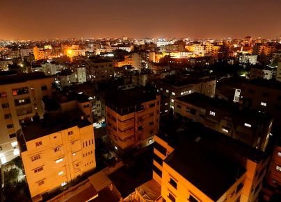صورة عامة لغزة في الظلام | تصوير محمود الهمص