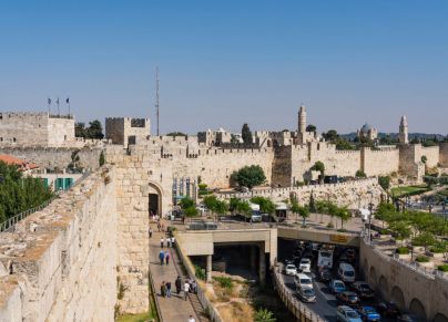 جزء من سور القدس المحيط ببلدتها القديمة، أحد المواقع المسجلة على لائحة التراث العالمي في اليونسكو – getty