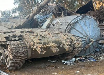 الدبابة الإسرائيلية المسروقة، عُثر عليها في باحة للخردة