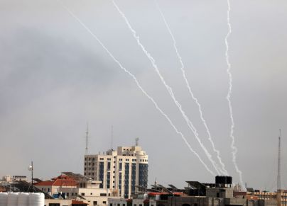 عدة رشقات صاروخية أطلقتها المقاومة من غزة على عسقلان في اليوم الرابع من طوفان الأقصى 