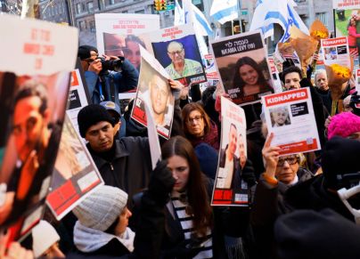احتجاج أهالي الأسرى الأمريكيين من أمام منزل الأمين العام للأمم المتحدة. 15 ديسمبر 2023