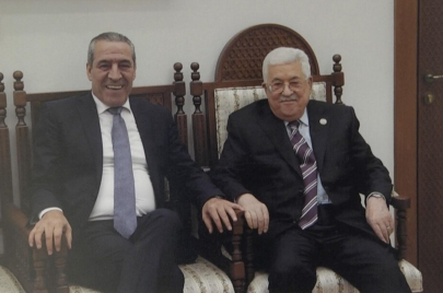 محمود عباس وحسين الشيخ (صورة أرشيفية) 